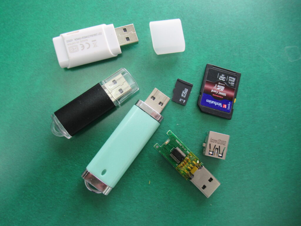 USBメモリとSDカード