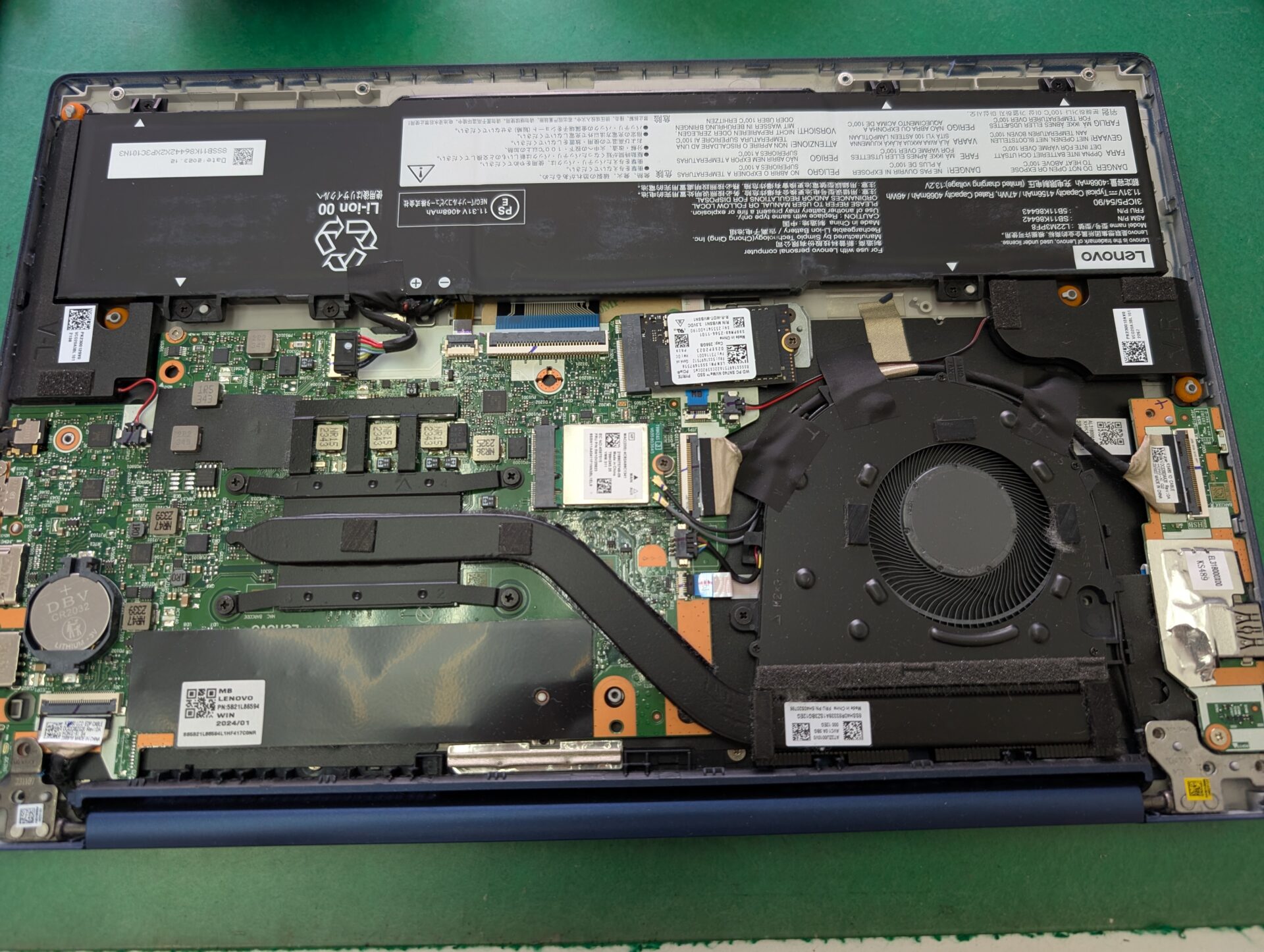 NEC LaVie 内部全体